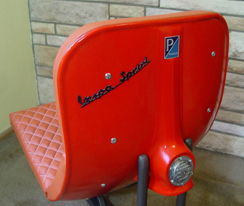 Illustration for article titled I Want to Work On This Vespa Workstation